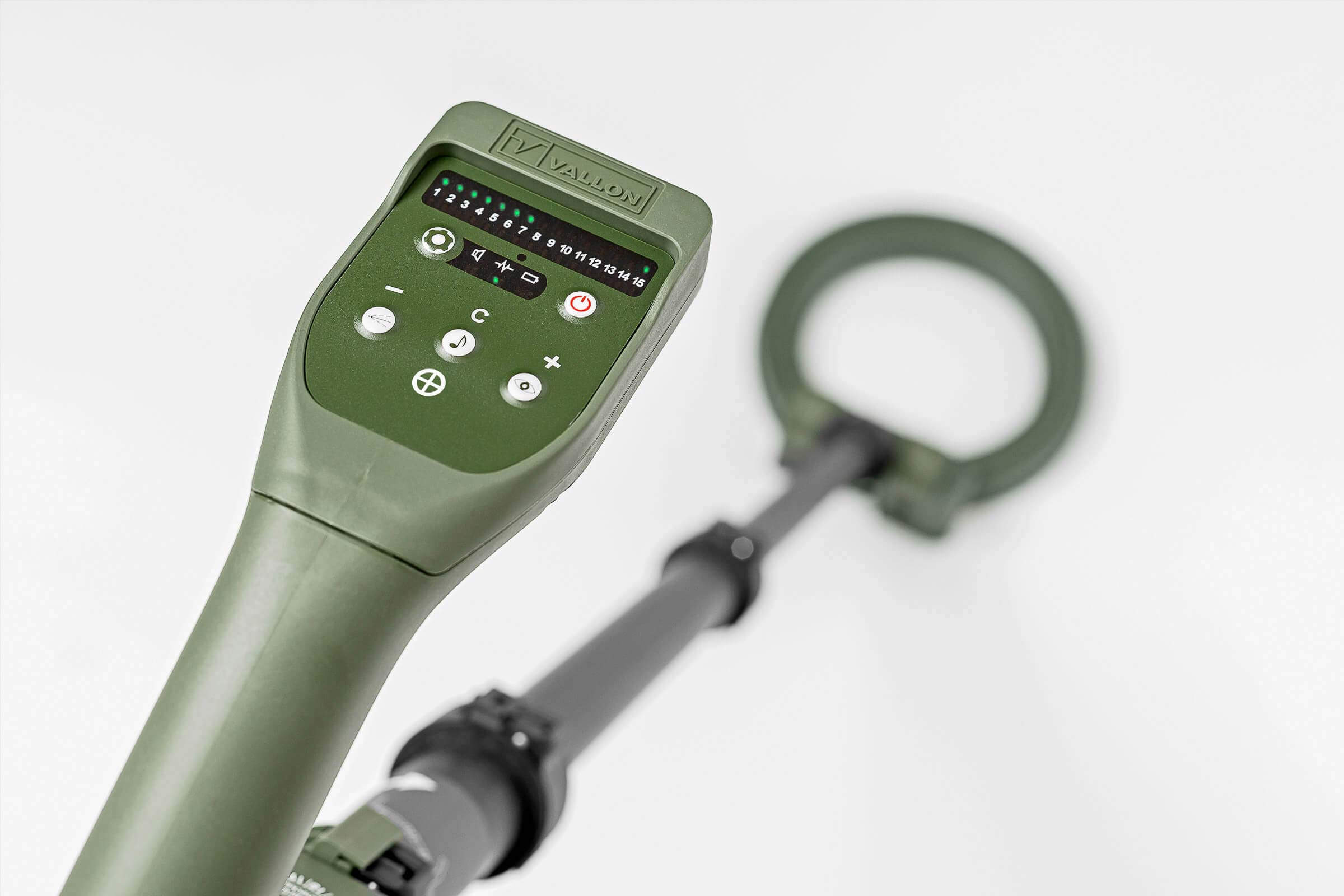 Metal Detector VMH4 – Intuitive operating elements with infrared LED display for use with night vision devices (fig. with VS20)